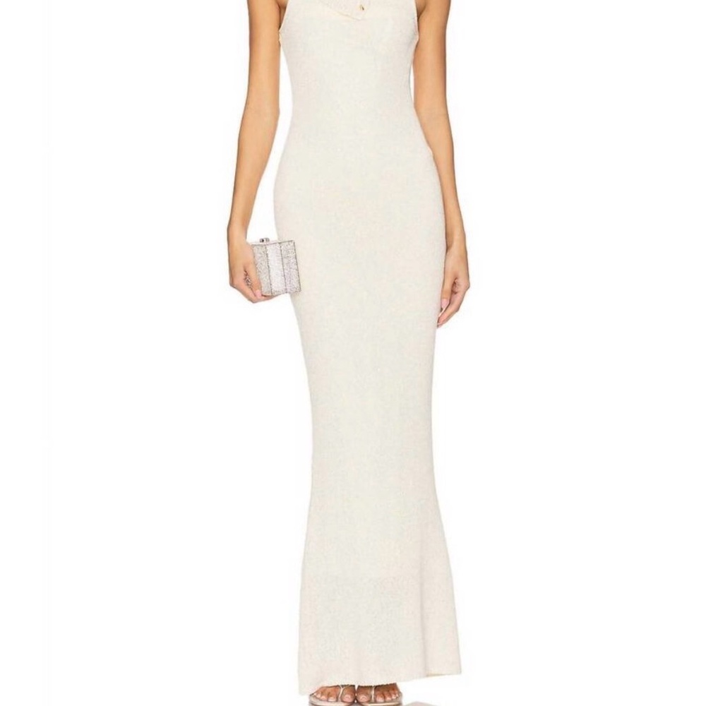 Sleek Cream Maxi Dress with Fitted Silhouette